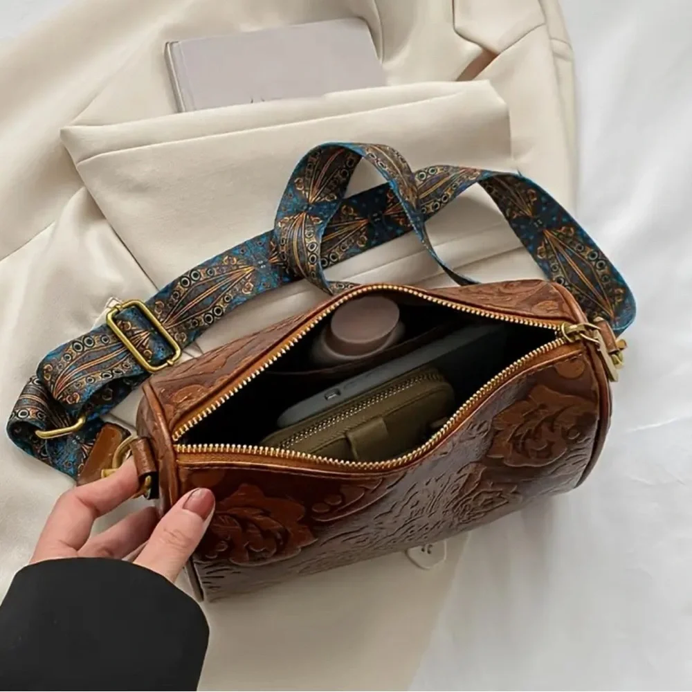 SALE Gorgeous purse - Picture 3 of 7